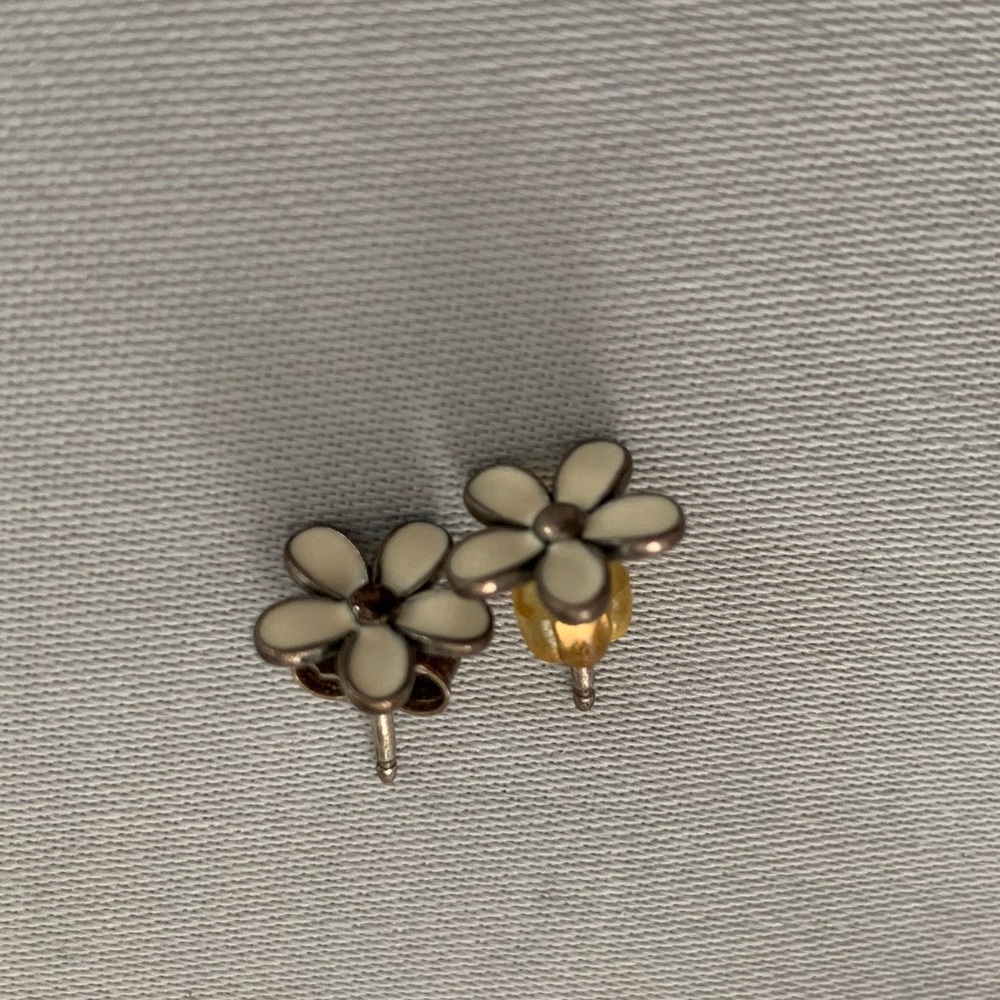 White flower earrings